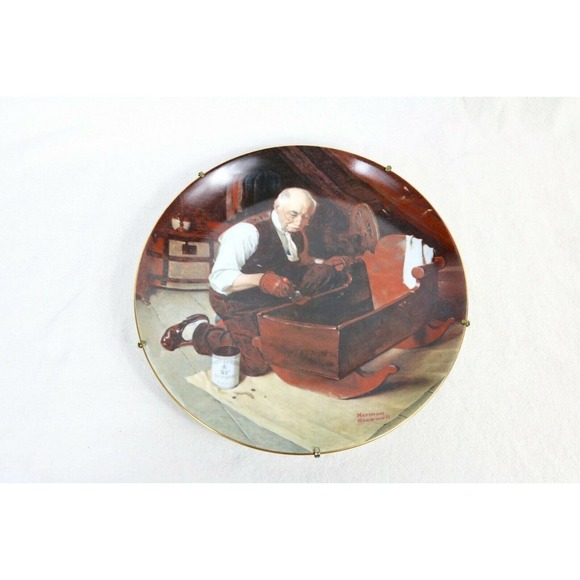KNOWLES NORMAN ROCKWELL LIMITED EDITION "Grandpa's Gift" PLATE HOLDER - Picture 1 of 3